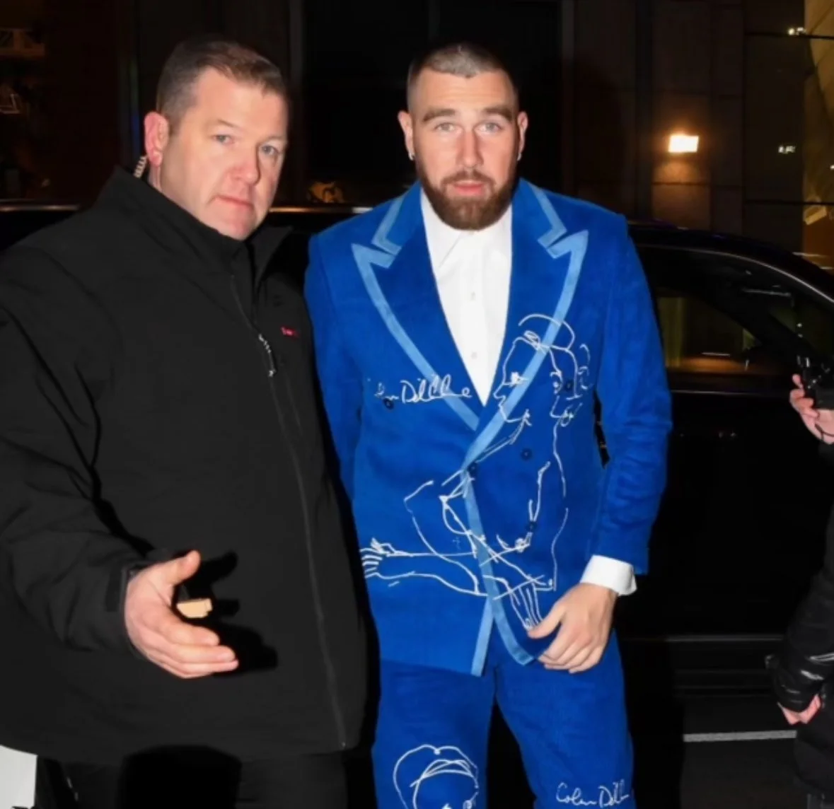 EP agent with high-profile client at venue